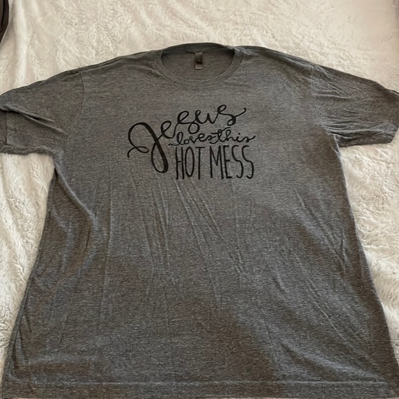 Gray tshirt - Picture 2 of 3